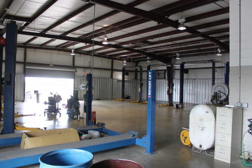 More Photos Of 39490 Lyndon B Johnson Fwy, Dallas Auto Dealership For Lease