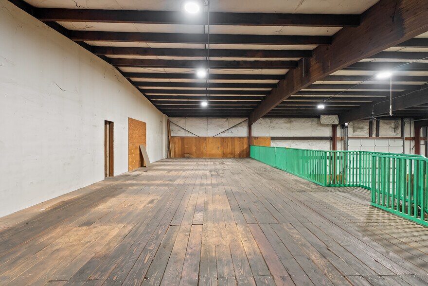 More Photos Of 180 Weyerhaeuser Dr N, Roseburg Warehouse For Sale