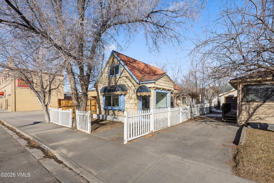 More Photos Of 215 Capitol Street, Eagle Land For Sale