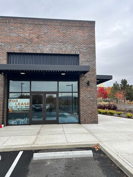 More Photos Of 380 Lone Pine Blvd, The Dalles General Retail For Lease