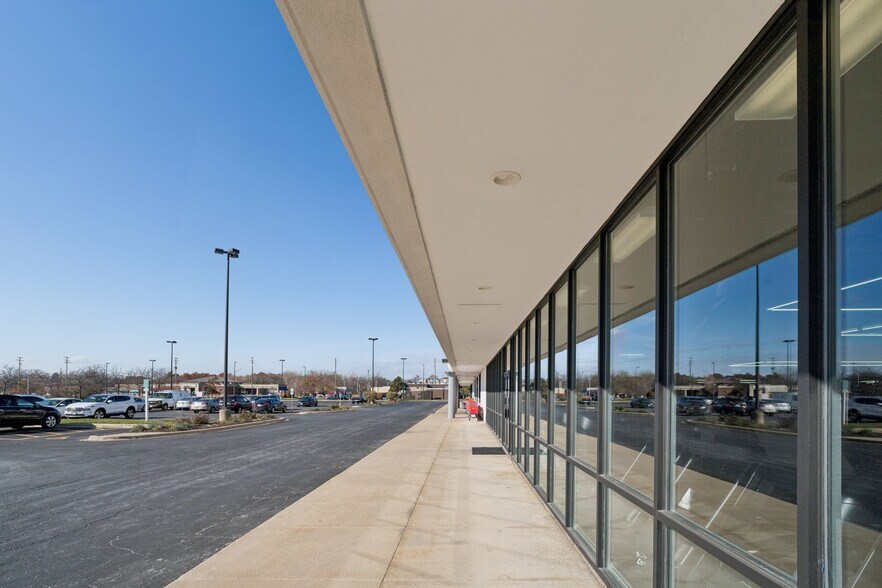 More Photos Of 2350 Sycamore Rd, Dekalb Freestanding For Lease