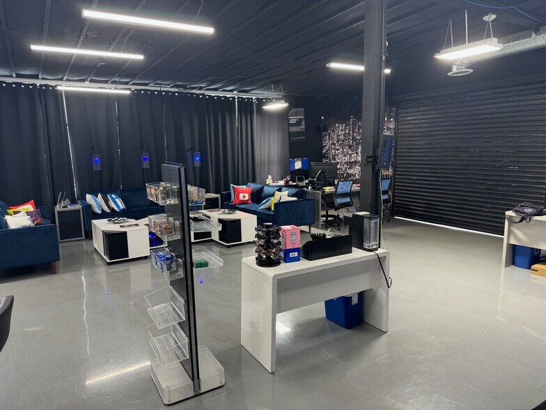 More Photos Of 5550-5552 W Manchester Ave, Los Angeles Research And Development For Lease