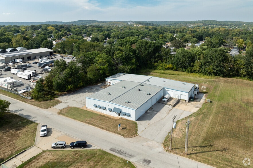 More Photos Of 1265 Jefferson St, Pacific Warehouse For Sale