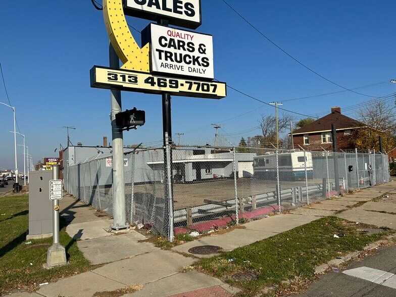 More Photos Of 13400 Gratiot Ave, Detroit Auto Dealership For Sale