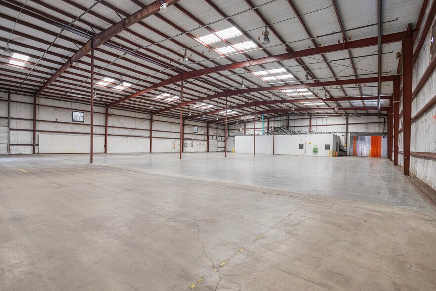 More Photos Of 2307 E Erwin St, Tyler Manufacturing For Lease