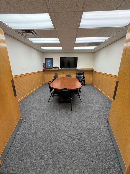 More Photos Of 10110 E 46th Pl, Tulsa Service For Lease