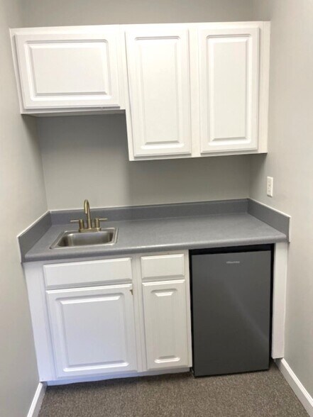 More Photos Of 5640 Six Forks Rd, Raleigh Office For Sale