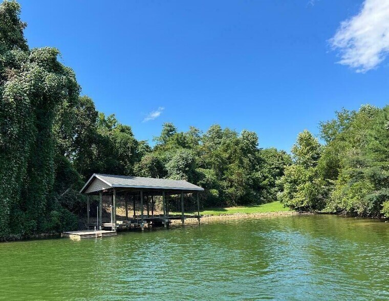 More Photos Of 1027 Waterwheel Dr, Moneta Office Residential For Sale