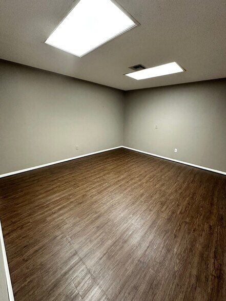 More Photos Of 330 N 4th St, Muskogee Office For Sale