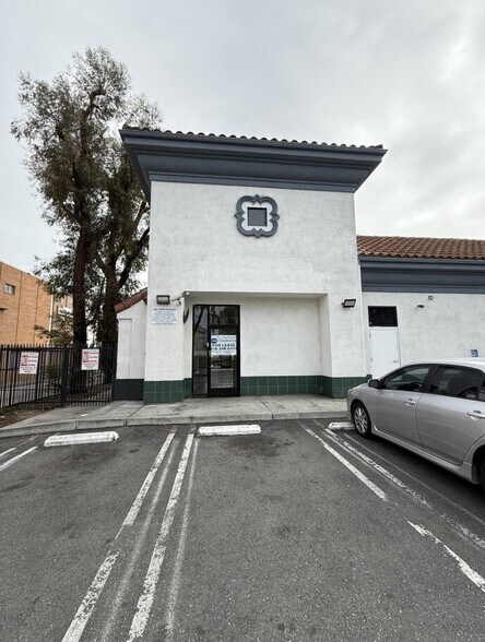 More Photos Of 560 W 19th St, Costa Mesa Unknown For Lease