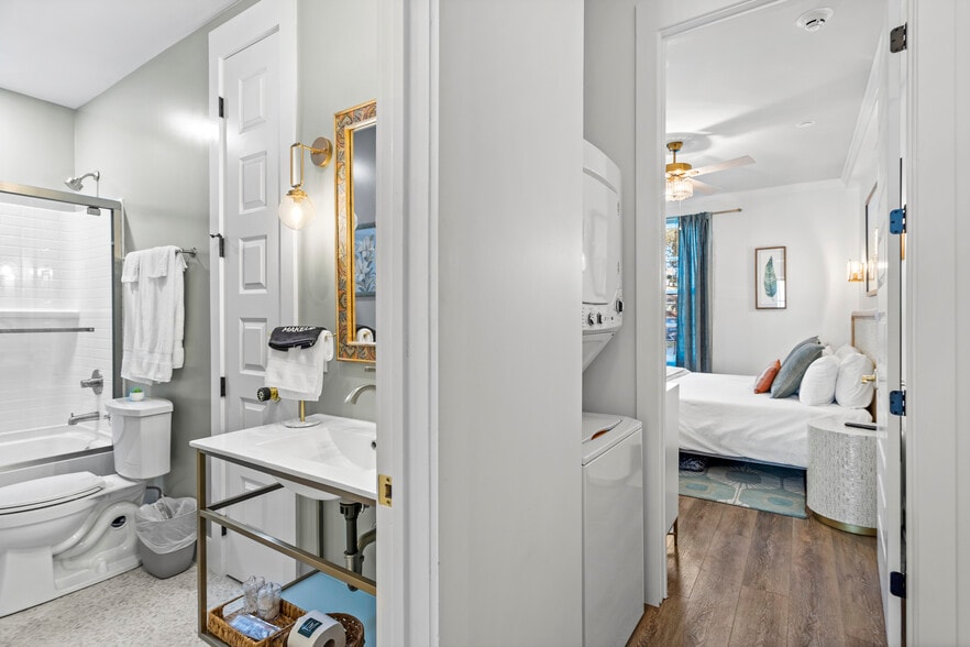 More Photos Of 782 Water St, Biloxi Office For Sale