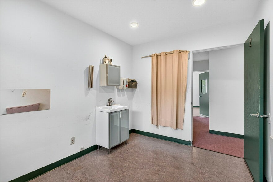 More Photos Of 5311-5315 N Vancouver Ave, Portland Medical For Sale