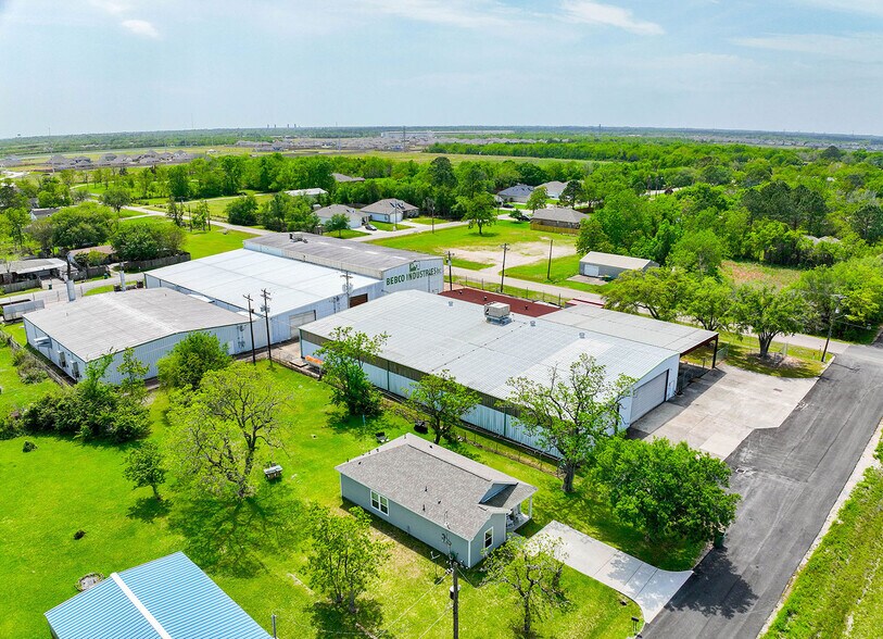 More Photos Of 4725 Lawndale St, La Marque Light Manufacturing For Sale