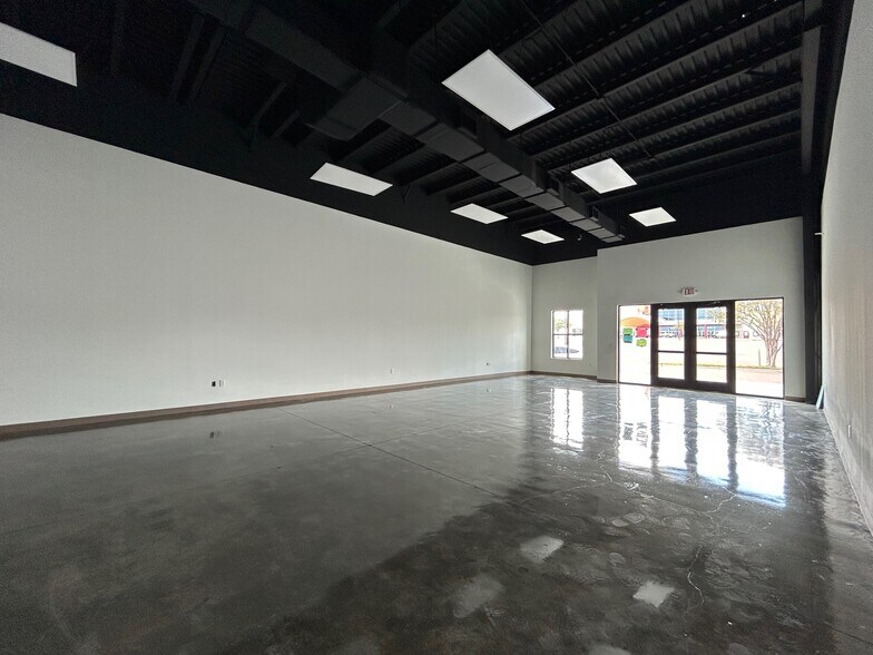 More Photos Of 2411 Jacaman Rd, Laredo Storefront For Lease