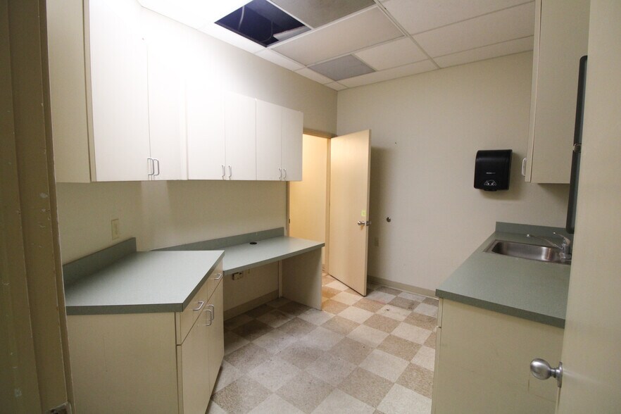 More Photos Of 3550 University Blvd S, Jacksonville Medical For Lease