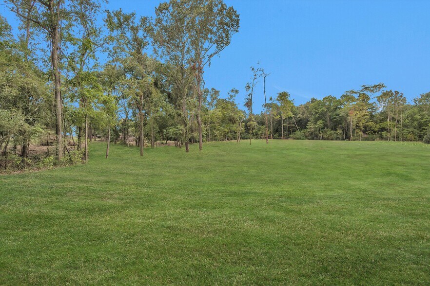 More Photos Of 10.548 Acres, Montgomery Land For Sale
