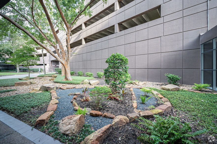 More Photos Of 7515 S Main St, Houston Medical For Lease