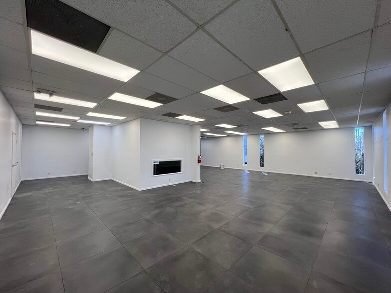 More Photos Of 844 E Sahara Ave, Las Vegas Loft Creative Space For Lease