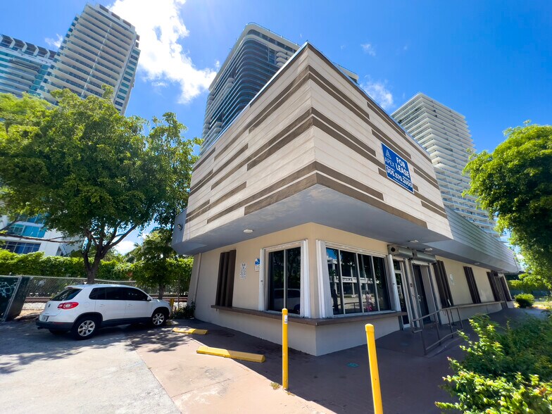 More Photos Of 3400 NE 2nd Ave, Miami Restaurant For Sale