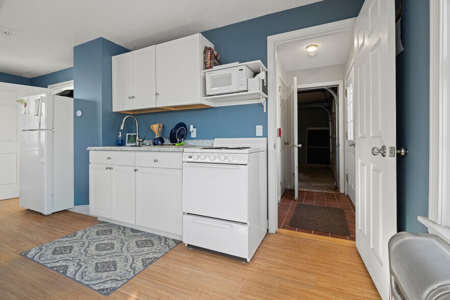 More Photos Of 210 Main St, New London Storefront Retail Residential For Sale