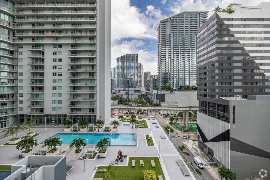 More Photos Of 175 SW 7th St, Miami Medical For Lease