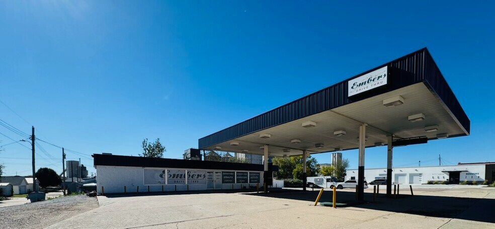 Primary Photo Of 506 E B St, McCook General Retail For Sale