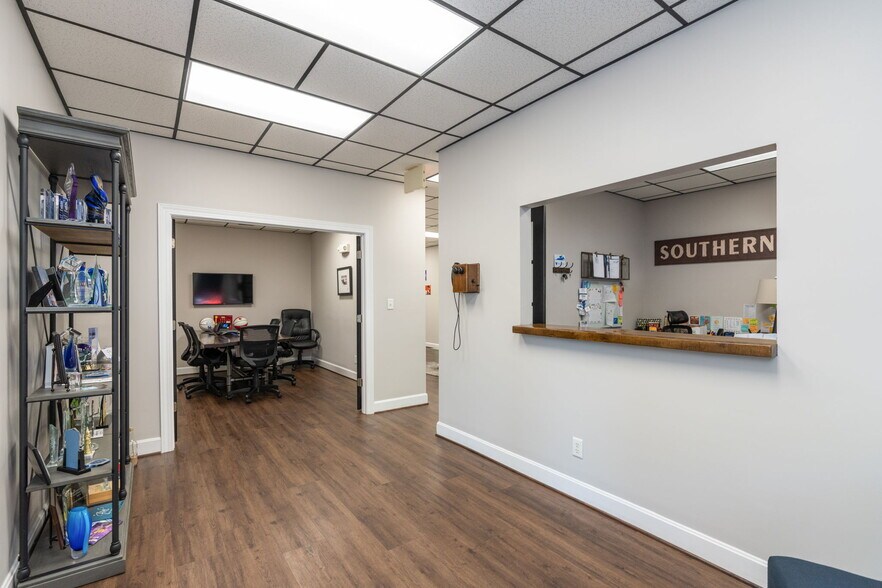 More Photos Of 3240 Office Pointe Pl, Louisville Office For Sale