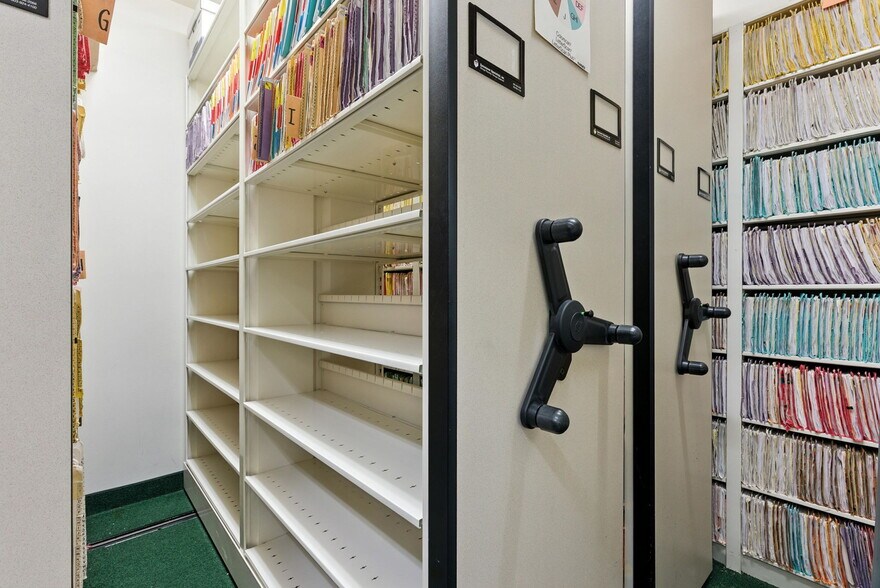 More Photos Of 400 NE Roberts Ave, Gresham Medical For Sale