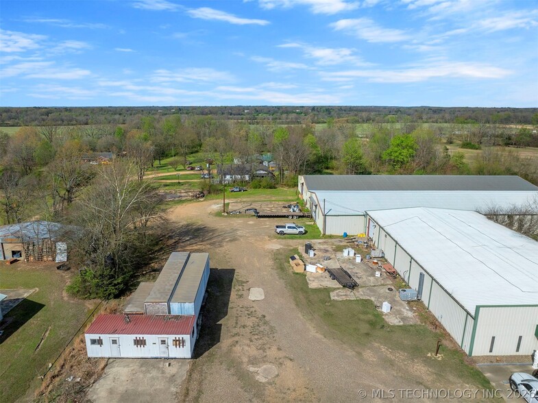 More Photos Of 1506 S Park Dr, Broken Bow Warehouse For Sale