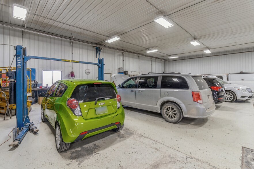 More Photos Of 2326 N Main St, Osceola Auto Repair For Sale