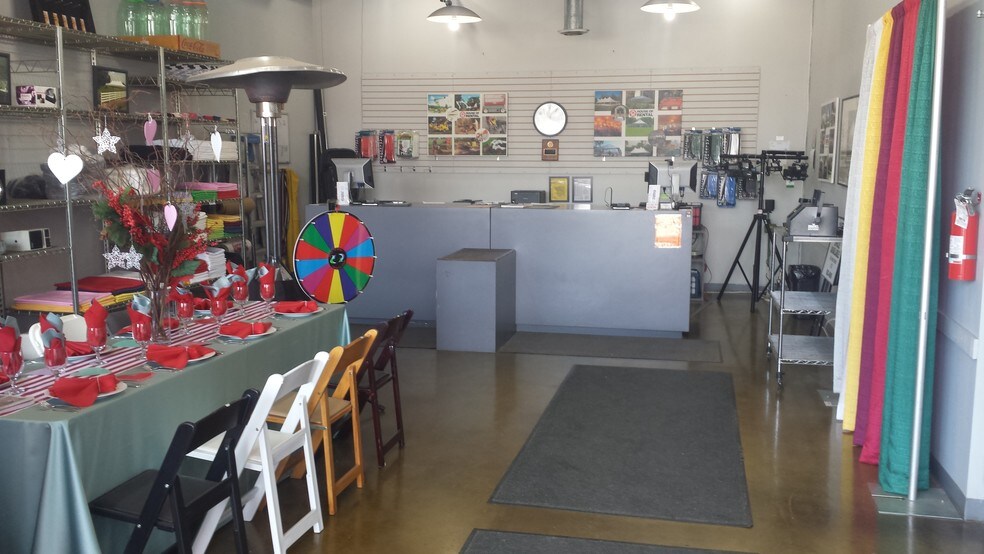 More Photos Of 1766 Waukegan Rd, Glenview Unknown For Lease