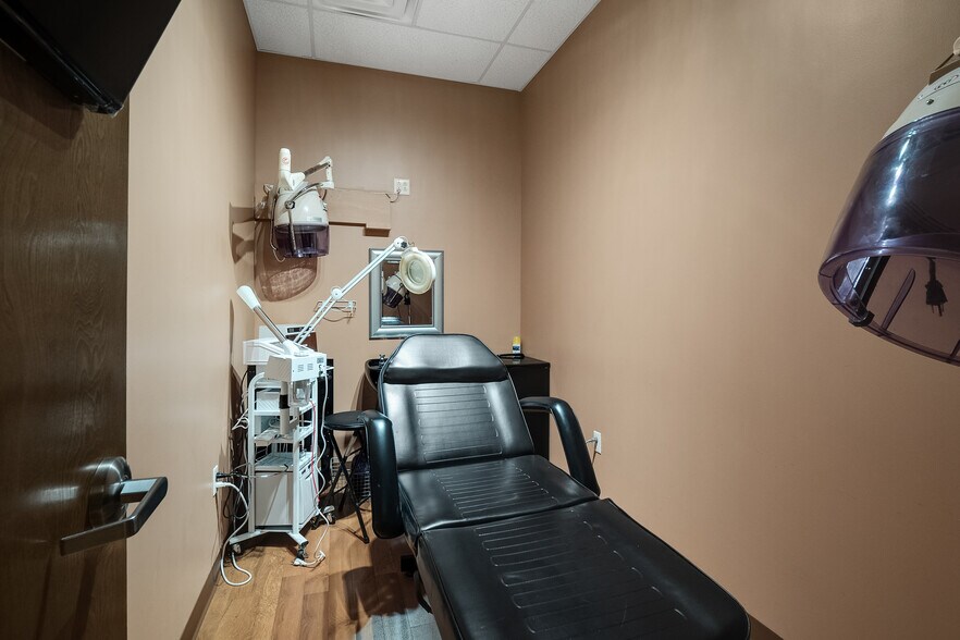 More Photos Of 1288 Sycamore View Rd, Memphis Medical For Sale