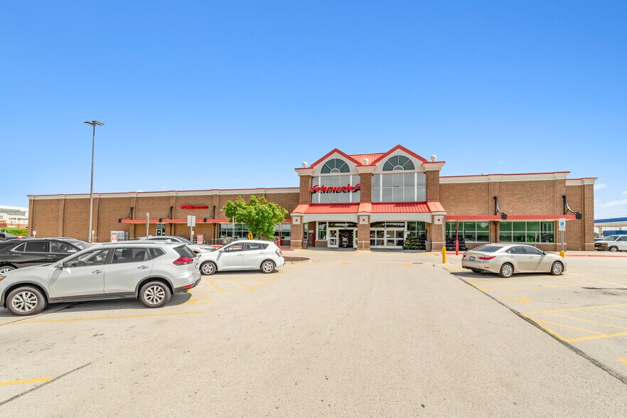 More Photos Of 2206 Barnes Blvd, Rockford Supermarket For Sale