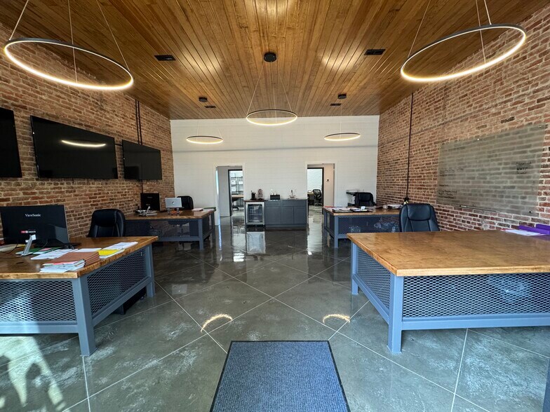 More Photos Of 727 Middle St, Montevallo Office For Sale