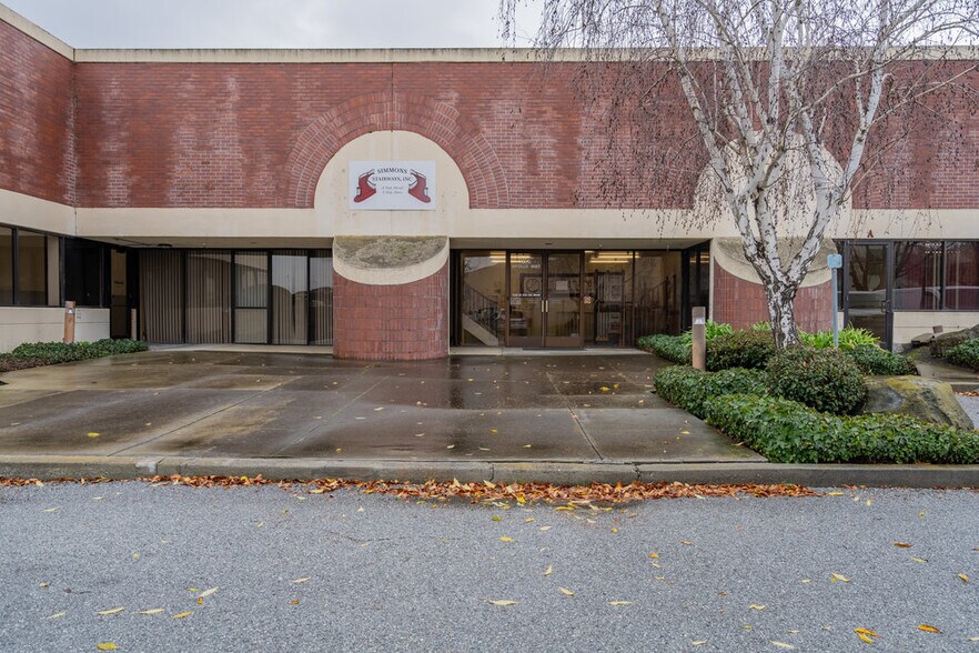 More Photos Of 255 Apollo Way, Hollister Warehouse For Lease