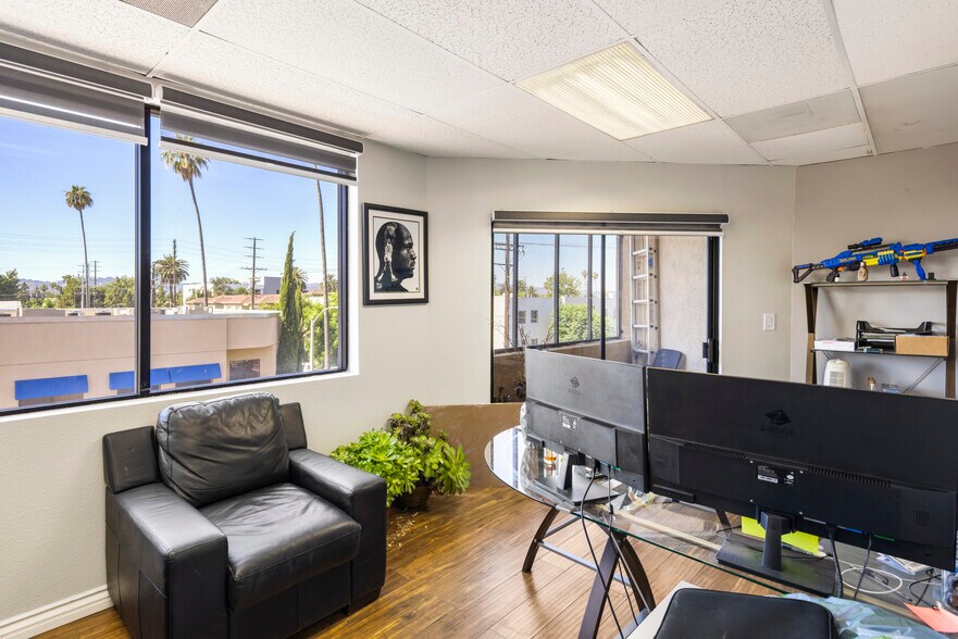More Photos Of 14553 Delano St, Van Nuys Office For Lease