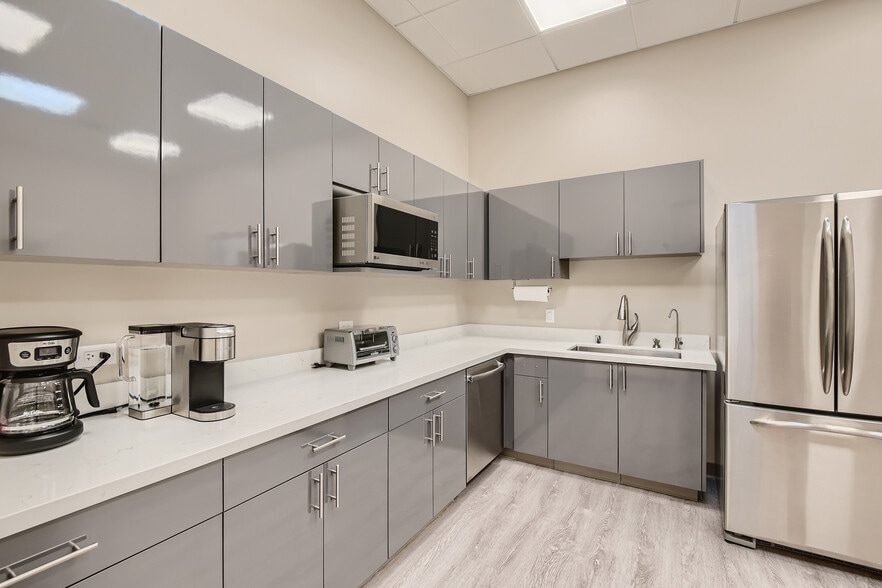 More Photos Of 10785 W Twain Ave, Las Vegas Office For Sale