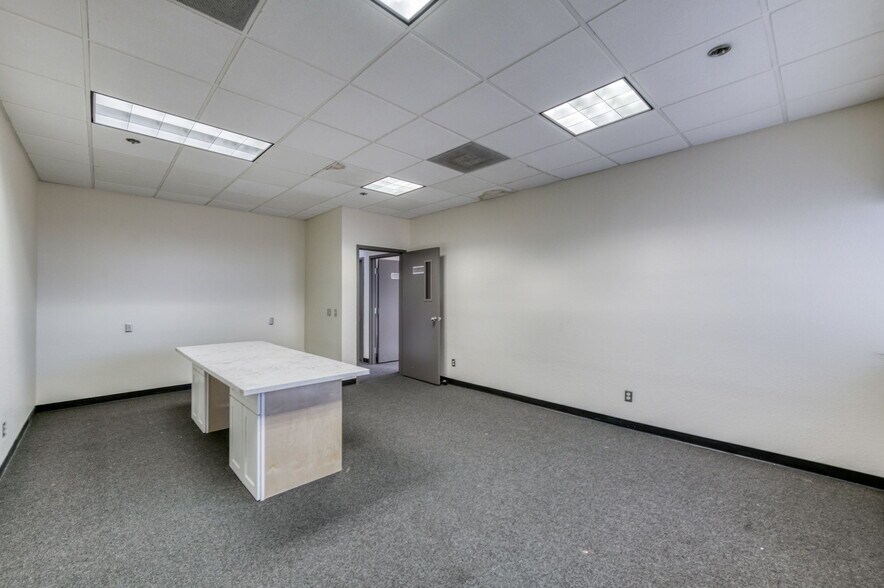 More Photos Of 5333 N Cornelia Ave, Fresno Warehouse For Sale