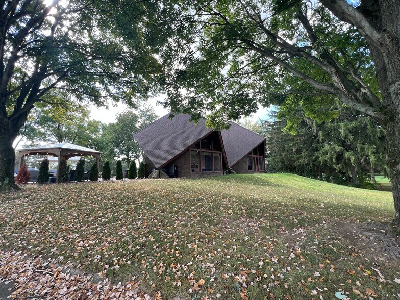 More Photos Of 10804 Wilkshire Blvd, Bolivar Office For Sale