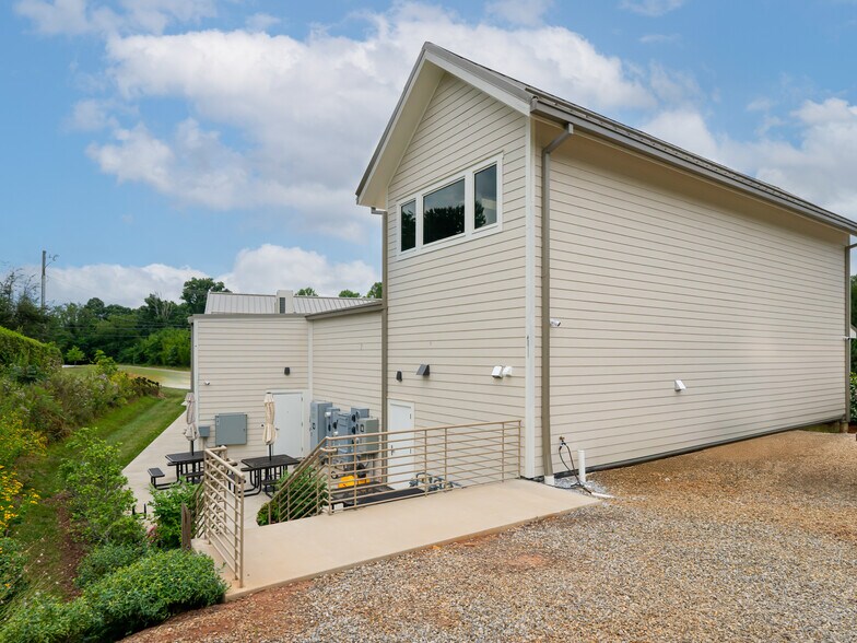 More Photos Of 559 Long Shoals Rd, Arden Medical For Lease