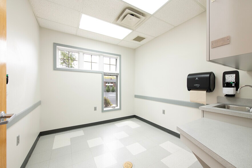 More Photos Of 12744 State Rd, North Royalton Medical For Lease