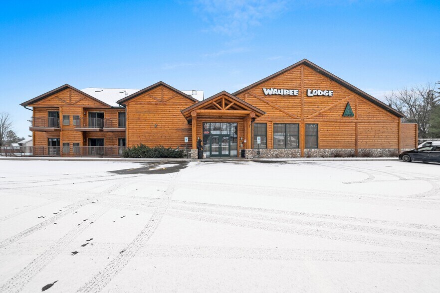 More Photos Of 18398 Waubee Park Ln, Lakewood Hotel For Sale