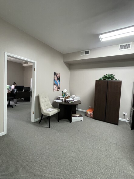 More Photos Of 3407-3421 Church St, Skokie Unknown For Lease