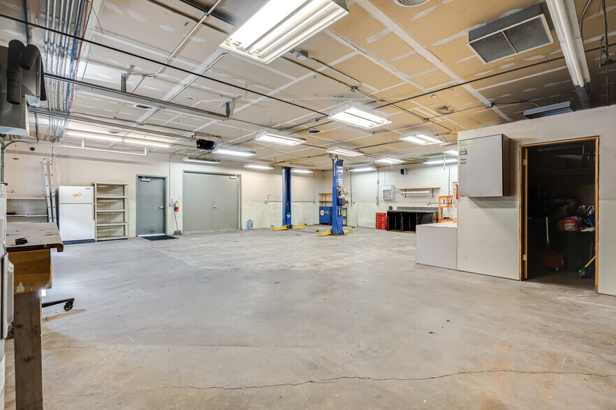 More Photos Of W7293 US Highway 10 114, Menasha Auto Dealership For Sale