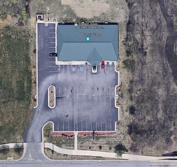 More Photos Of 818 E Meadowlark Blvd, Derby Freestanding For Lease