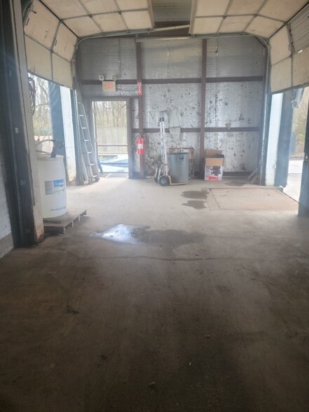 More Photos Of 800 W 17th St, Muncie Warehouse For Sale