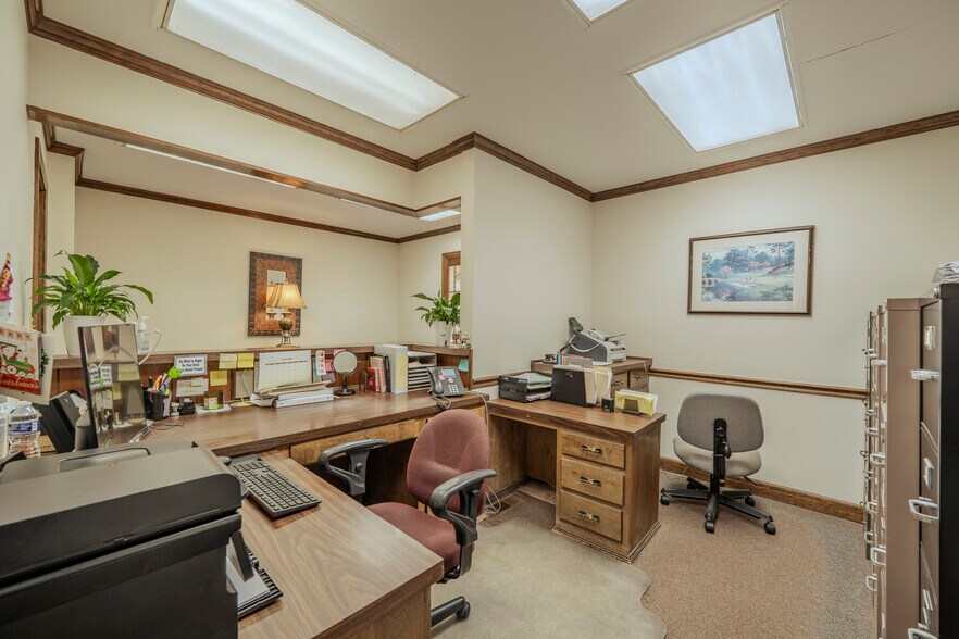 More Photos Of 40 W Main St, Savannah Office For Sale