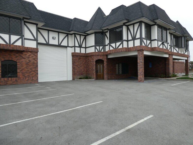 More Photos Of 1411 Railroad St, Glendale Warehouse For Lease