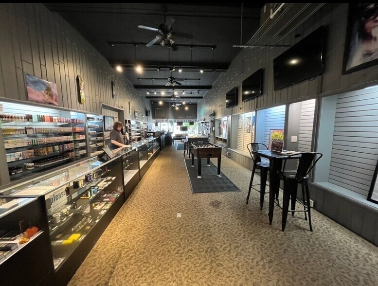 More Photos Of 423 Main St, Vincennes Storefront Retail Residential For Sale