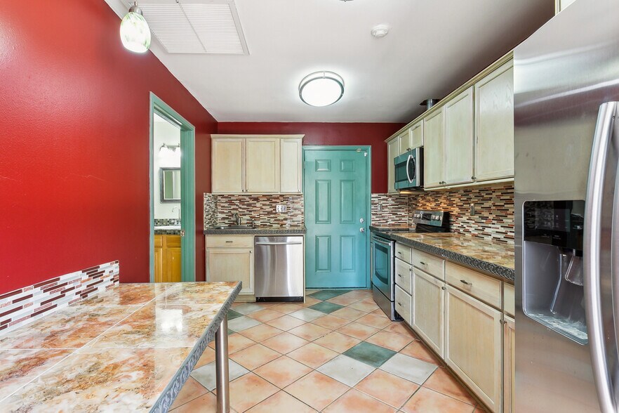 More Photos Of 2916 S Lake Blvd, Violet Office For Sale